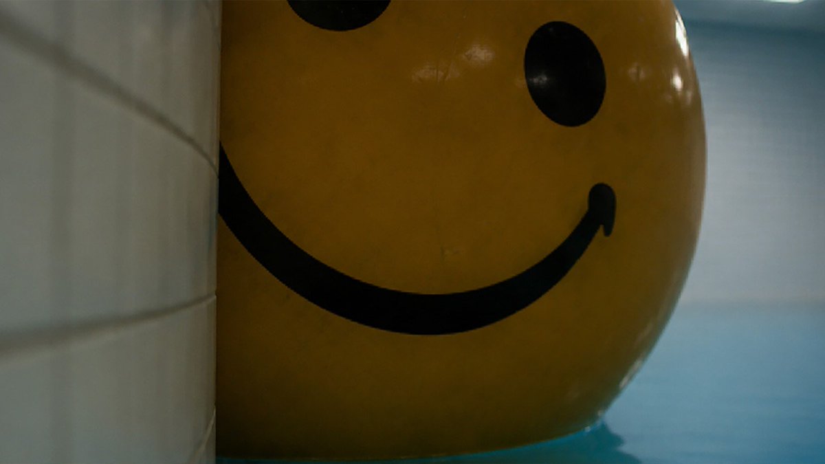 oHLeiqANE8fT9Ck's tweet photo. 『バックルームズ』に続く”リミナルスペース”ホラー映画『THE POOLS』、撮影中のファーストルック画像。
こちらも都市伝説由来のネットミームである”Poolrooms”を映像化。
果てしないプールの地獄…
北米12月公開 https://t.co/E34Cgxyoed