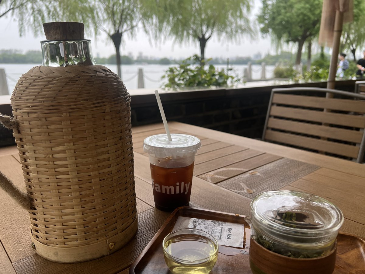 wjun9183's tweet photo. 倚湖品茶，听风入盏… https://t.co/xW2IdIHdyR