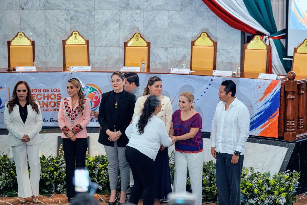 UAGro_MX's tweet photo. 🎓 En el marco del 36 aniversario de la Comisión de los Derechos Humanos del Estado de Guerrero (CDHEG), nuestra Rectora, Dra. Leticia Jiménez Zamora, asistió al Foro “Juventudes por los Derechos Humanos”, inaugurado por la Gobernadora, Mtra. Evelyn Cecia Salgado Pineda.

#UAGro https://t.co/aOCqhvdO1f