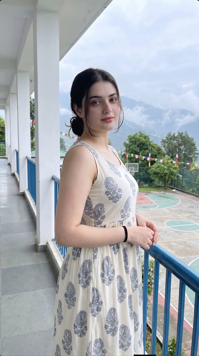 AiraaRawat's tweet photo. everyday beautiful post and beautiful outfit 🤎🎀 https://t.co/3L9lUcCSsc