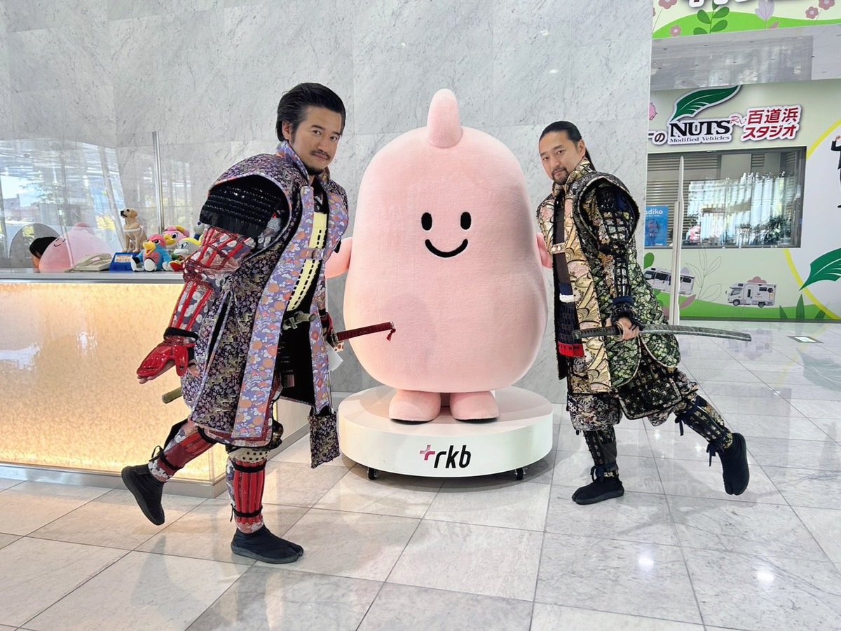kumajyobushotai's tweet photo. 【くまもと秋のイベント広報戦】
本日は細川殿とともに我が故郷福岡へ帰国。

#熊本城おもてなし武将隊 #熊本城 #福岡 #百道 #天神 #RKB毎日放送 #福岡タワー

10月より始まる秋のくまもとお城まつりをはじめ熊本市の夜間イベントを告知しに参った。

先程、天神の地にて一つ公務終え、
これよりは百道へと向かう。
引き続き、油断せずに参ろう！！

官兵衛、細川