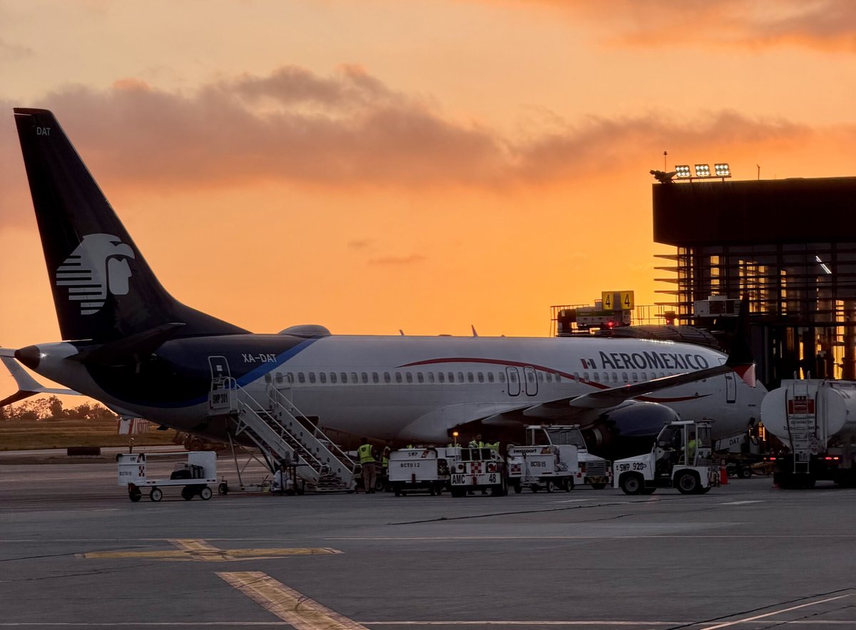 Enel_Aire's tweet photo. #Breaking #Aeroméxico informó que presentó a #ASPA una propuesta integral como parte de la revisión del Contrato Colectivo de Trabajo. Posteriormente, la Junta Delegacional de Aeroméxico de ASPA solicitó una prórroga para continuar las negociaciones. La aerolínea señaló que sus operaciones continúan con normalidad y reiteró su disposición al diálogo para alcanzar un acuerdo que fortalezca las condiciones laborales y económicas de sus pilotos.
https://t.co/iy9fiRuQ1Y