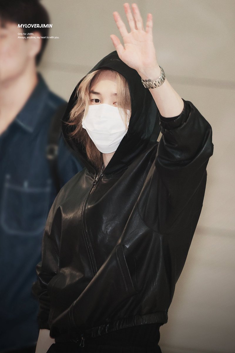 knitJM's tweet photo. AMOMENTO
Leather Hooded Jacket

#knit_JiminOutfits https://t.co/DQheGG0VgV