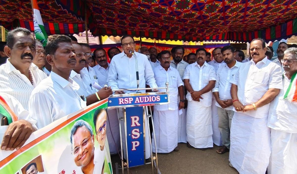 MRejilal's tweet photo. @NewspressX This men looted our indians money 💰💵🤑🤑 now he talking about resignation of CEC

First origin indians must jail this Corruptors leaders all political parties
Congress or BJP or TVK,DMK
That is people demands
What happened today by political start like AAP, CJP purely Politics https://t.co/30INr5GVnQ