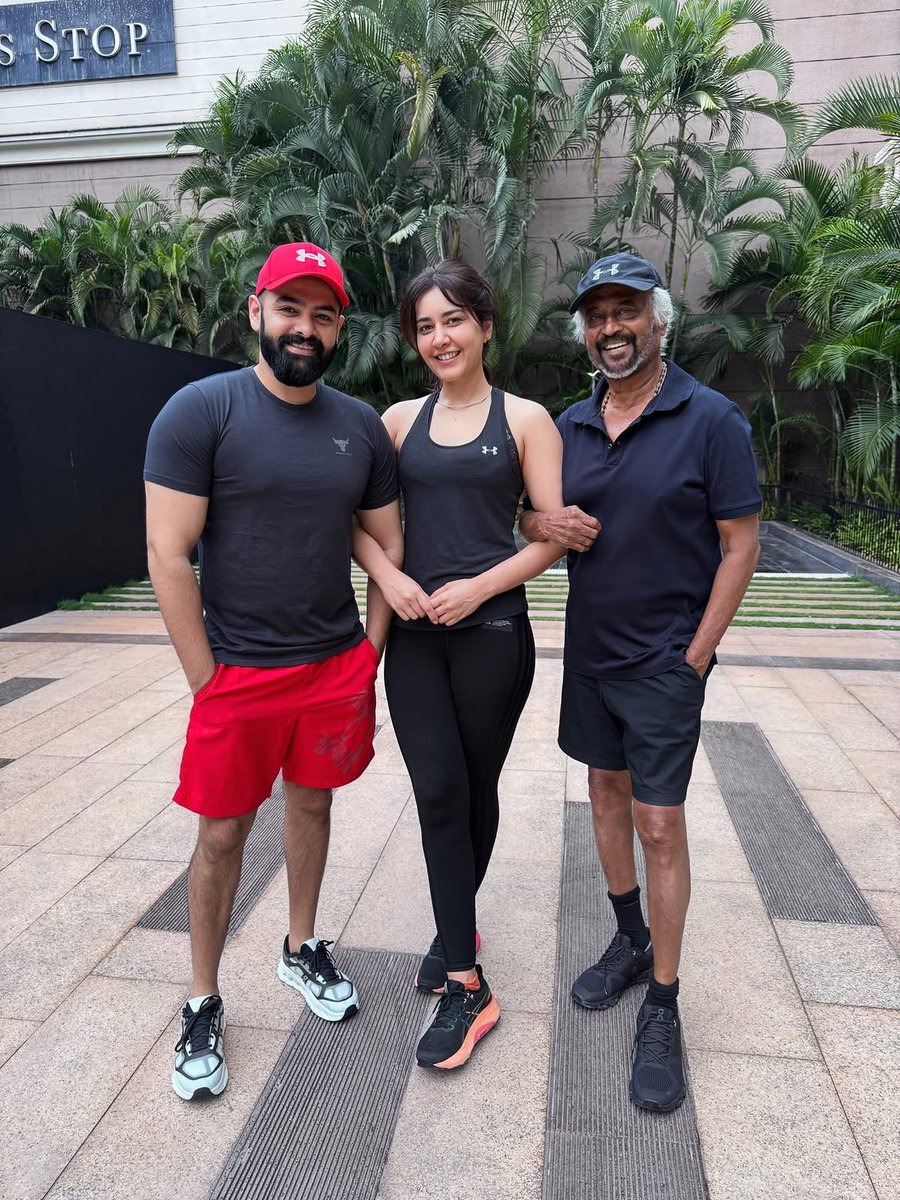 MadhuriDaksha's tweet photo. #RashiKanna posted a surprising photo with #Thalaivar Rajinikanth garu and Energetic Star #RamPothineni garu in #Instagram.
Soon she deleted that pic realising that she unknowningly leaked the secret of casting #RAmPOthineni garu in #Dharmam movie.. Till now Raaj Kamal Films International (#RKFI) has not officially announced it yet..
Finally fans got to know that our Telugu star Ram Pothineni is part of Rajinikanth’s upcoming movie Dharman.
#rapo #RAPO #Rajinikanth #Rajni #Thalaivar173 #Kollywood #KamalHaasan #CelebrityNews