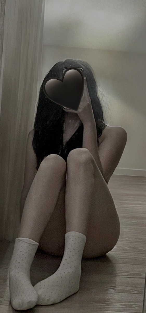 aaaarammmm's tweet photo. feeling kinda cute 

#emogirl 
#nsfwtwt https://t.co/HlIISmGFcS