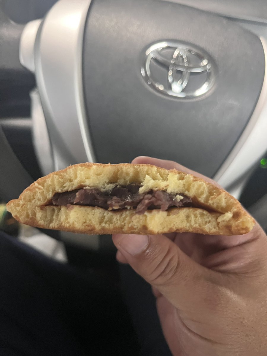 yiz10437's tweet photo. 珍しいどら焼きの専門店です♪
これはドラえもんに紹介したいお店です☺️
◆ どら焼き専門店 蜜彩
愛媛県松山市南江戸3-3-7 
#どら焼き #松山市 https://t.co/n97rmhumxa