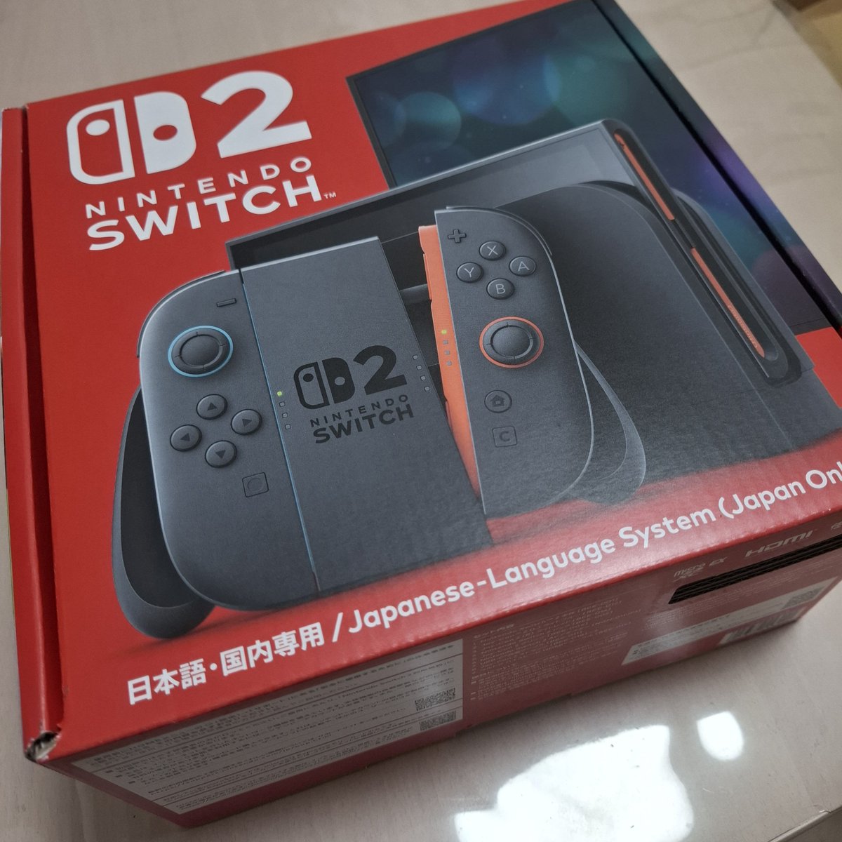 viola_su3's tweet photo. 今日誕生日なんだけど、旦那さんがswitch2を買ってくれたわ！
嬉しいわね〜
思ったより本体デカかった、重いし寝ながら遊ぶには不向きかしらんと思いつつ初期設定するわ https://t.co/wry3n8Nwbw