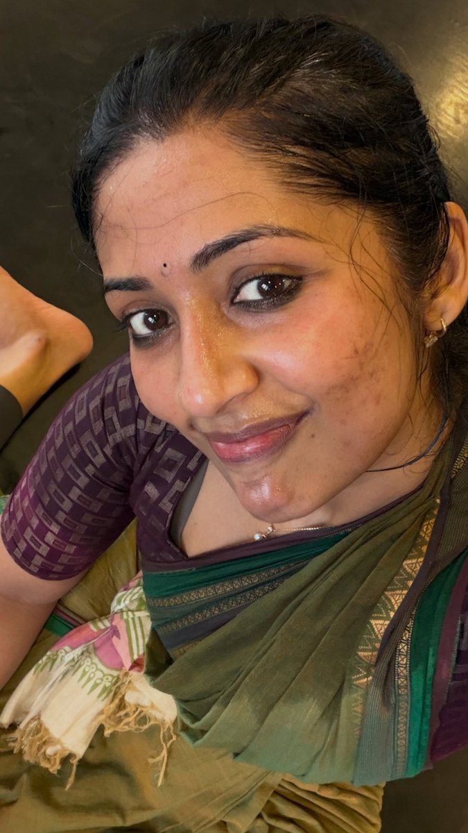 Dhruv_Arjunan's tweet photo. Navya Nair tiresless after dance practice.. ❤️💃 https://t.co/rygwv4XKk6
