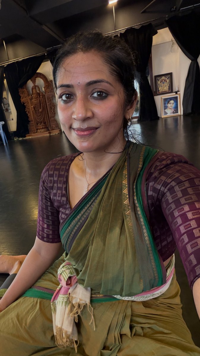 Dhruv_Arjunan's tweet photo. Navya Nair tiresless after dance practice.. ❤️💃 https://t.co/rygwv4XKk6