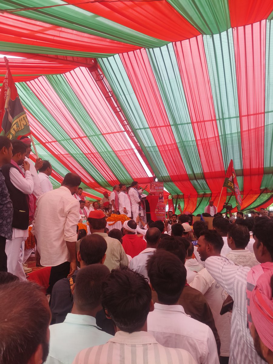kingabhiy's tweet photo. @surya_samajwadi मंच की तस्वीरें। https://t.co/mP3LTQHy31