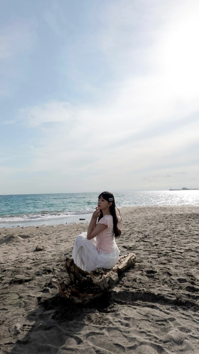 Symfiony's tweet photo. between the sky, the sea, and the sand… somehow, you’re still the prettiest view. 🤍 https://t.co/ORC9KpUSKA