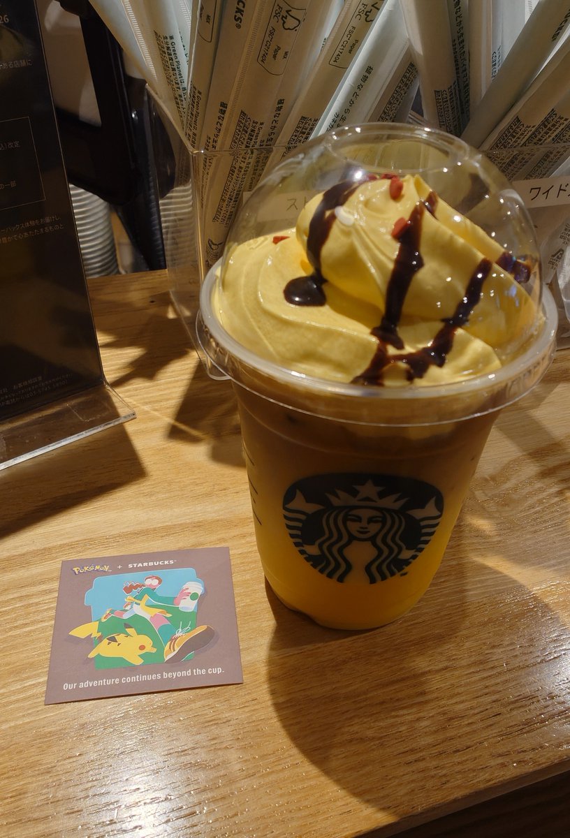 390chaya's tweet photo. ミーハー🍒、ピカチュウのスタバカードが欲しくて、ﾆｷﾞデートに誘う❥
実は🍒もそんなにポケモンに詳しくはなかったり…
カード迷いまくって2枚買っちゃったので、スタバを無料で飲める人生がしばらく続きます、ｲｬｵｯ⤴…ｲｬｵｯ？ https://t.co/JumqBrPoax