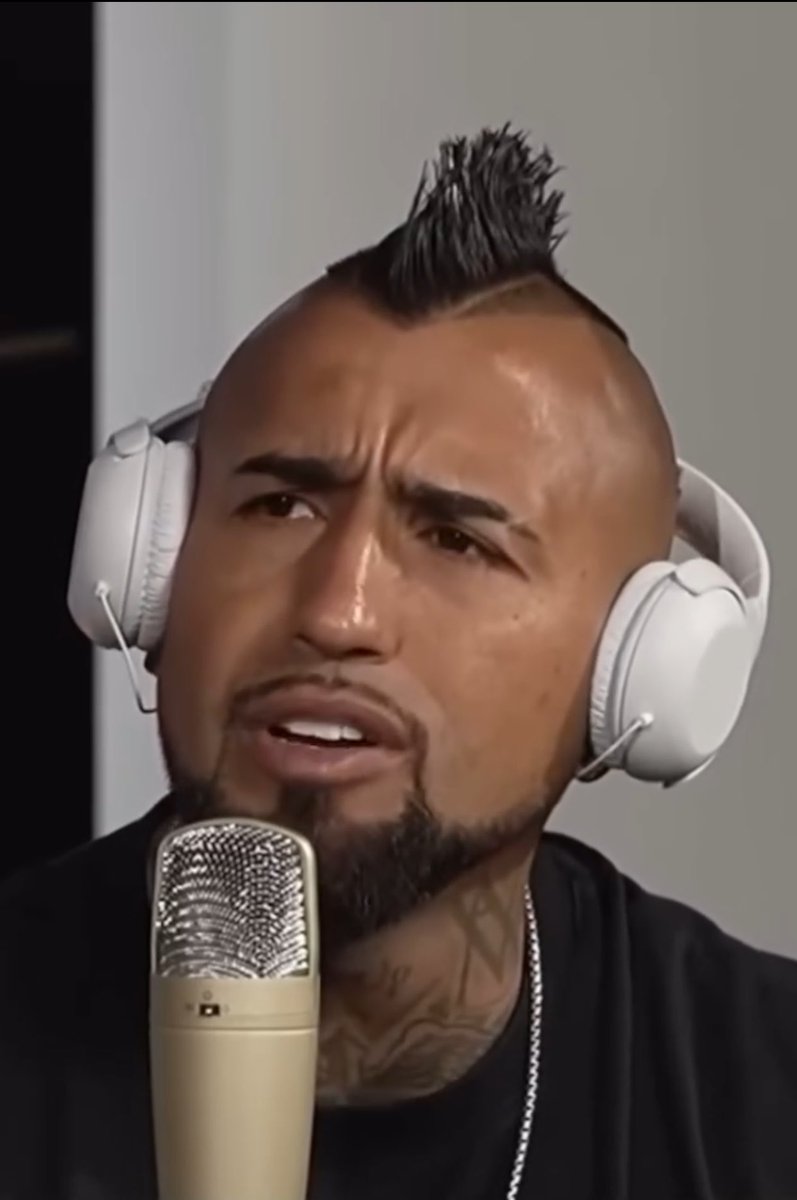 Sage_FCB's tweet photo. 🚨 Arturo Vidal reacts to Roma blocking Dybala and Molina from travelling for Messi’s farewell game:

🗣️“This is one of the craziest things I’ve seen a club do. I knew Roma didn’t like Messi, but I never thought their hatred would go this far or that it would affect players who are close to him.

I remember when we played there and lost the Champions League game. Messi was booed from the first minute until the end. I also remember seeing the faces of some of their officials when we were in the tunnel. You could feel that they really had something against him.

And now, years later, you’re telling Dybala and Molina that they can’t go and say goodbye to Messi? These are two guys who won the World Cup with him.

Come on, it’s crazy. This isn’t just another match. It’s Messi’s farewell game. Sometimes you have to put your club issues aside and let the players be part of a moment like that.”