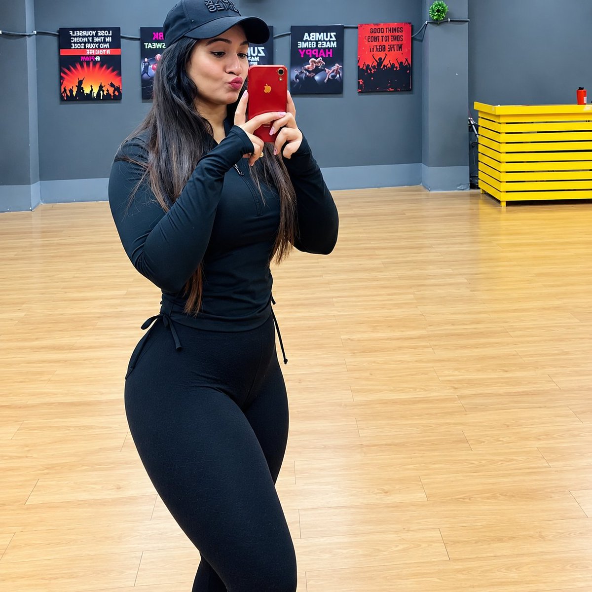 Shruti_here_'s tweet photo. Confidence in every pose, strength in every move, and a little attitude to match. 🖤🔥💪✨ https://t.co/S8NHj92sVU