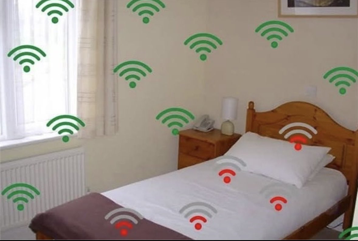 yasinMatchaLtte's tweet photo. POV: Check in hotel nyari wifi https://t.co/QleHj8IviY