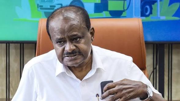nagarjun__S's tweet photo. "Phone Tapping  ಕುಮಾರ " has repeatedly shown why he remains one of the most controversial political figures KA has produced ,shifting stands, power hungry, political double standards and convenience-driven politics.always against with someone without any evidence
@hd_kumaraswamy https://t.co/MZNOHEzrCR