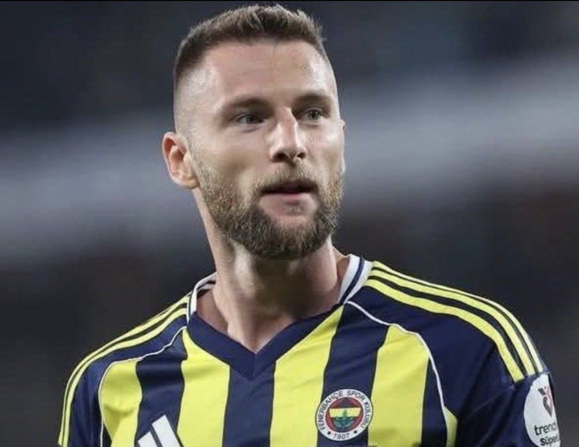 Gabigs1905's tweet photo. Bu sahtekar rakiplerine tekme tokat dirsek atmasına rağmen 2 senedir ligde kırmızı kart görmedi. Ferhat gündoğdu çetesinin kime çalıştığını burdan anlayabilirsiniz. https://t.co/ouy32gixDL