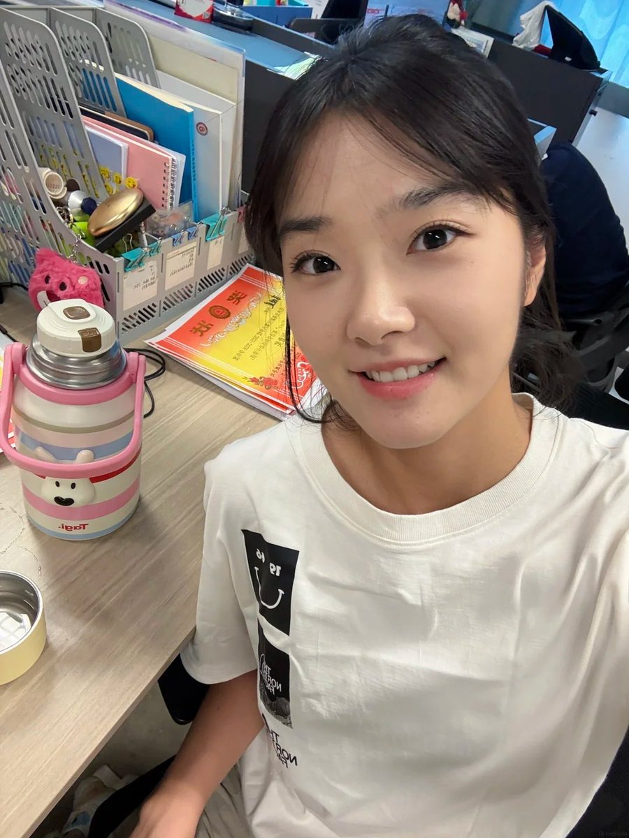 DorothyBro4trl's tweet photo. 新人刚刚玩！！！

本人95年 体制内女教师、 简单 干净 思想开放 
翻墙出来想找位灵魂的伴侣。

有同样刚刚翻墙出来的吗？交个朋友！！！ https://t.co/ZQZOpuzZSQ