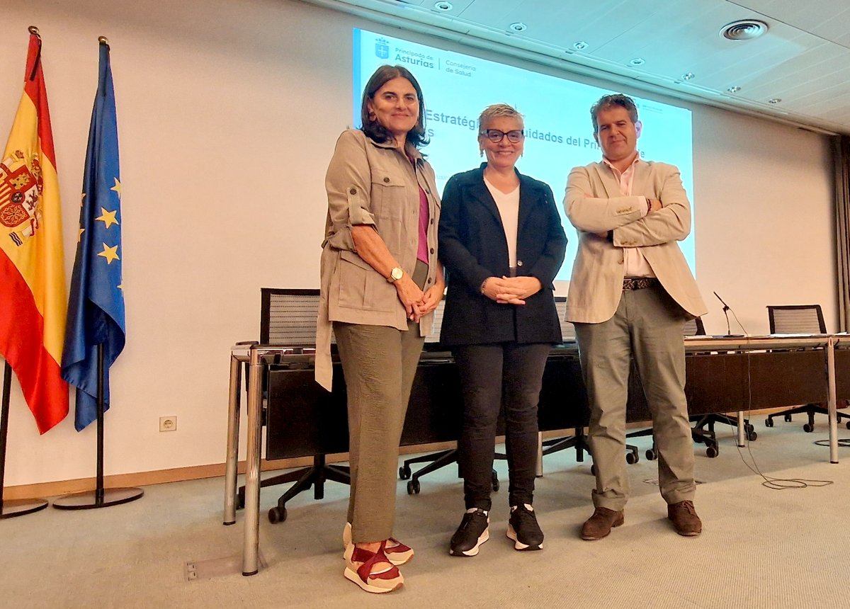 astursalud's tweet photo. 🔹Salud impulsa un 𝗻𝘂𝗲𝘃𝗼 𝗺𝗼𝗱𝗲𝗹𝗼 𝗱𝗲 𝗰𝘂𝗶𝗱𝗮𝗱𝗼𝘀 que promueve el desarrollo profesional, refuerza la coordinación y avanza en la indicación enfermera

✍🏻Un grupo de expertos elabora esta estrategia, que busca adaptar la respuesta sanitaria a las necesidades actuales y futuras de la población

Másℹ️ https://t.co/Kqt43Ihpo3