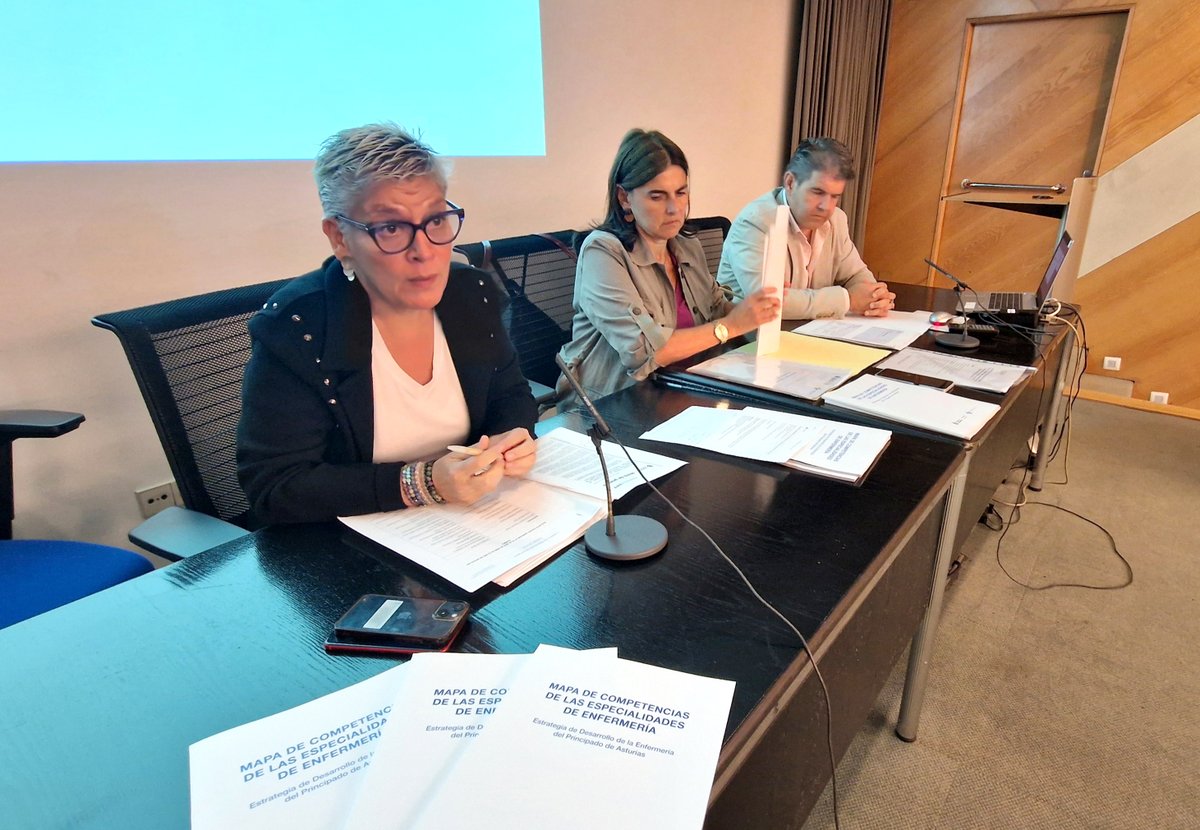 astursalud's tweet photo. 🔹Salud impulsa un 𝗻𝘂𝗲𝘃𝗼 𝗺𝗼𝗱𝗲𝗹𝗼 𝗱𝗲 𝗰𝘂𝗶𝗱𝗮𝗱𝗼𝘀 que promueve el desarrollo profesional, refuerza la coordinación y avanza en la indicación enfermera

✍🏻Un grupo de expertos elabora esta estrategia, que busca adaptar la respuesta sanitaria a las necesidades actuales y futuras de la población

Másℹ️ https://t.co/Kqt43Ihpo3
