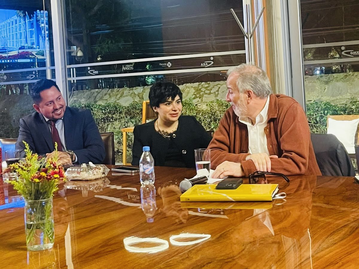 PJCOMEXI's tweet photo. Gracias, Dr. Pepe Meade @JoseAMeadeK por su tiempo, generosidad y calidez al recibir a una comunidad intergeneracional comprometida con México y con su lugar en el mundo.

Esperamos que ésta sea la primera de muchas conversaciones.

🧵 4/4

#PJCOMEXI #COMEXI #HorizontesCOMEXI #DialogoConExCancilleres