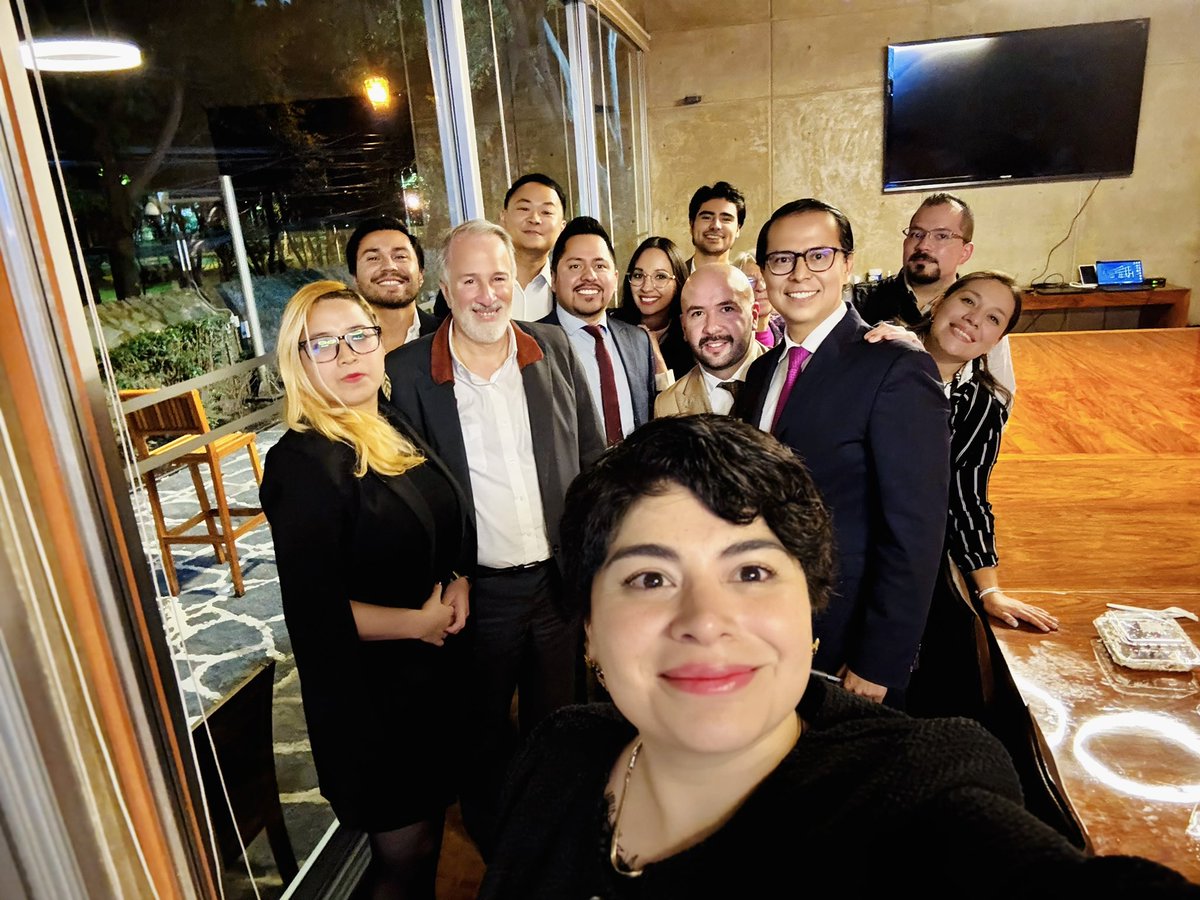 PJCOMEXI's tweet photo. Gracias, Dr. Pepe Meade @JoseAMeadeK por su tiempo, generosidad y calidez al recibir a una comunidad intergeneracional comprometida con México y con su lugar en el mundo.

Esperamos que ésta sea la primera de muchas conversaciones.

🧵 4/4

#PJCOMEXI #COMEXI #HorizontesCOMEXI #DialogoConExCancilleres