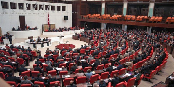 uluser01's tweet photo. Bunuda yeni öğrendik.

6253 sayılı kanuna istinaden 
Her milletvekilinin ücretlerinin 
Meclis bütçesinden ödenmek üzere 
2 + 1 danışman çalıştırma yetkisi varmış.

Ve o kişilere  ortalama ödenen maaş
Danışman ≈ 130–132 bin TL brüt
İkinci danışman ≈ 114–116 bin TL brüt
Yardımcı personel ≈ 98–100 bin TL'ymis.