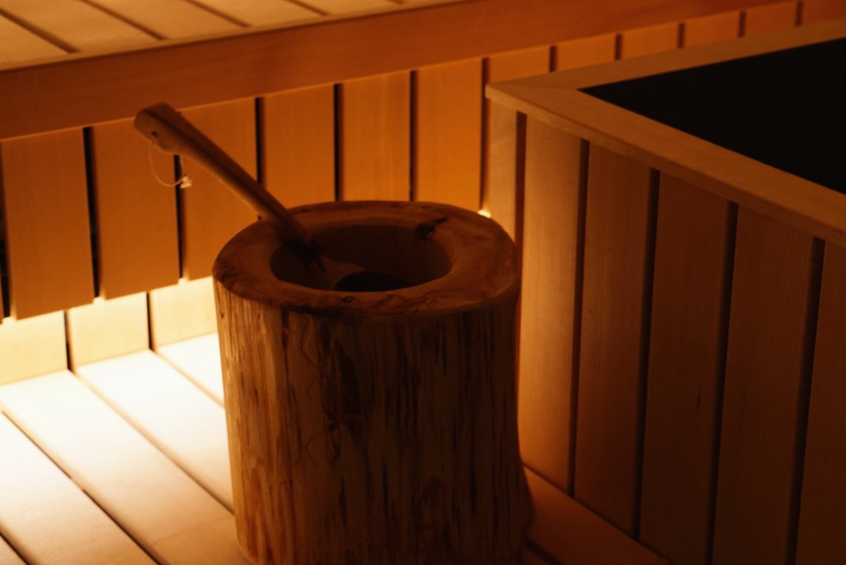 tensho_tw's tweet photo. 【バイブリーサウナ スタッフ募集】
@biburysauna
●店長候補・社員を募集中です！
場所：千葉県船橋市(駅前ドンキホーテのビル7階)

ご縁をいただき、僕が生まれ育った千葉県船橋にある『Re: PRIVATE SAUNA』さん(@sauna_re)を引き継ぐことになりました。
多くの方々に愛されてきた、とても素敵なサウナです。Reの店長や社員の方々もとても良い方たちばかりで、現在引き継ぎの為に色々な事を協力して頂いています。
社員の方もお一人(@yuna_ofr)、そのまま残って頂くことも決まり、アルバイトの方も何名か残って頂けることが決まっています。
ただ、Reの店長さん達は事情があり、残る事が出来ず、新しく店長候補の方を探しています。
これから、アニメのキャンペーンを展開したり、友達や家族、カップルでも楽しめるサウナを目指していきたいと思っています。

サウナが大好きな方で、一緒にこの施設を盛り上げて頂ける方のご応募をお待ちしてます！

【給与】
　①店長候補：月給30万円～（店長昇格後は月給35万円～）
 
　②社員：月給26万円～
 
　経験・能力を考慮のうえ決定します。
 
【雇用形態】
　契約社員（正社員登用あり）
 
【年齢】
　18歳以上（深夜勤務があるため）
 
【仕事内容】
　受付・接客、予約管理、清掃、施設の安全・衛生管理など。
　店長候補は、スタッフのシフト管理・教育、売上管理なども担当します。
 
【勤務時間・休日】
　営業時間：平日12:00～翌5:00／土日祝10:00～翌5:00
　シフト制（実働8時間・休憩1時間）
　週休2日制
　有給休暇あり
 
【待遇】
　交通費支給（規定あり）・社会保険完備・サウナ利用特典・まかない制度あり
 
【求める人材】
　明るく、サウナが好きで、施設やサービスを常に良くしようとする向上心のある方を歓迎します！
 
【連絡先】
バイブリーアニメーションスタジオのコンタクトフォームより、「サウナ求人応募」と明記のうえご連絡ください。
・履歴書(必須) ※データ可(手書き履歴書を写真に撮っても可)
・ご自身が写っている日常写真数点(必須)※同様
・サウナに関するアピール(任意)
・Twitterやインスタのアカウント(任意)
https://t.co/0K4BTH4YJs
 
オープン前・オープン後しばらくの間、前の店長さん達による引き継ぎ・サポートがありますので、未経験の方でもご安心ください！
前の社員の方やアルバイトの方々もそのまま勤務することが決まっています。
 
アニメ関連の企画は、運営元のバイブリーアニメーションスタジオが担当しますので、アニメを知らない方でも問題ありません。もちろん、アニメ好きの方も歓迎です！