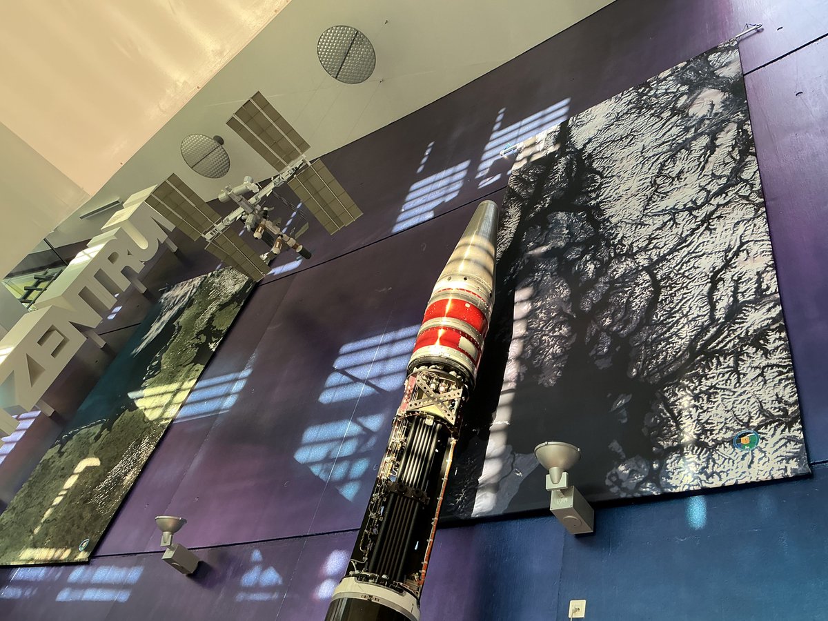 PERC_Chitech's tweet photo. 深宇宙探査技術実証機『DESTINY⁺』@DESTINY_JAXA に搭載するダストアナライザ（DDA）のチーム会議が今日からドイツ・バーデン＝ヴュルテンベルク州にあるシュトゥットガルト大学で開催されています。大学が広すぎて迷子になりかけました💦
#千葉工業大学 #惑星探査研究センター #PERC https://t.co/VNIYUGGbmK