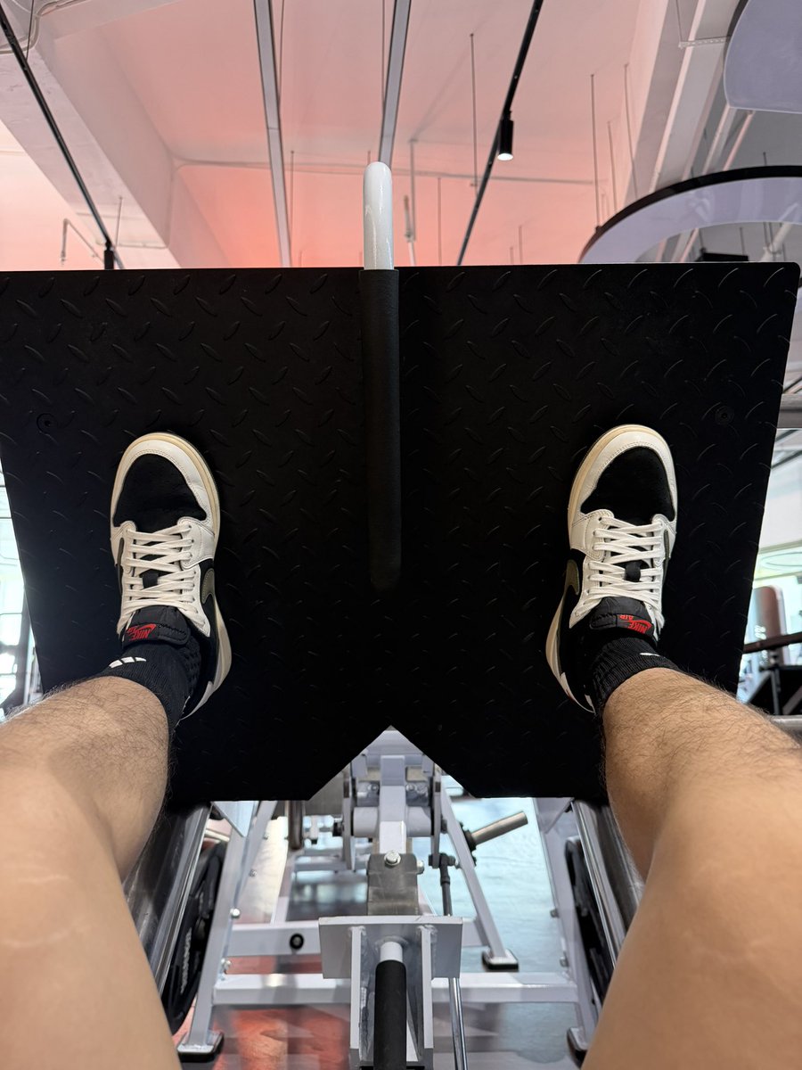 T1NGdad's tweet photo. 刷鞋底的来 https://t.co/9z2HNnazfR