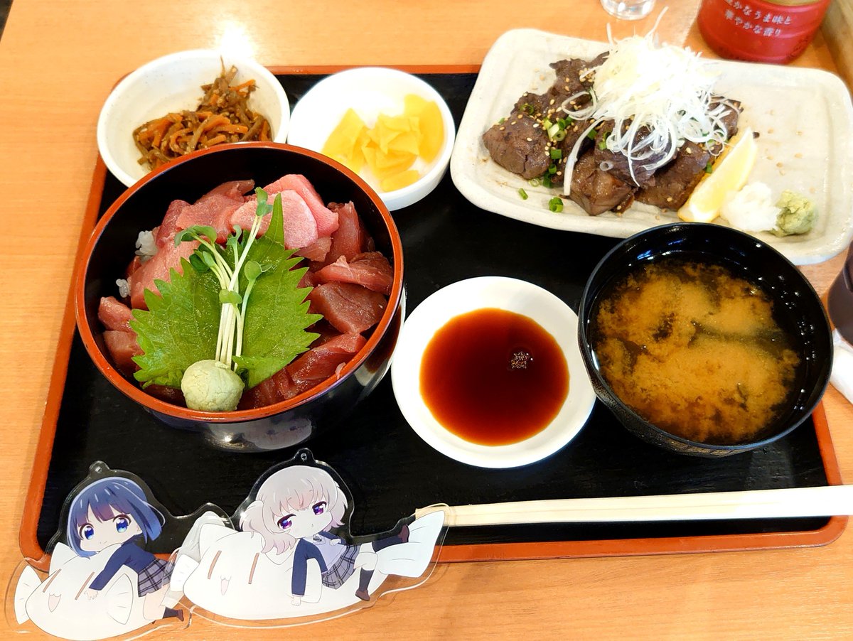 dj_kummer's tweet photo. ひるほー‼️
三浦市三崎・まぐろ食堂七兵衛丸
(@uooto_misaki )

ブツぎり丼＋茜身ステーキ

内容的にもお値段的にも
コレがわたし的には安定の定番メニューかな🐟️

#三浦市 #三崎 #三崎港
#ひよりんとお出かけ 
#恋ちゃんとお出かけ https://t.co/J8qbdNvGQC