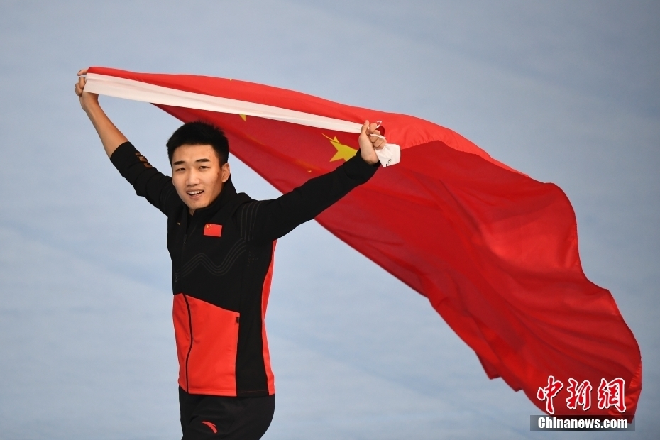 marspr_9's tweet photo. The global world champion Yong from a sports team swelled up excitedly while celebrating the game's victory. https://t.co/J8pTR3KhIS