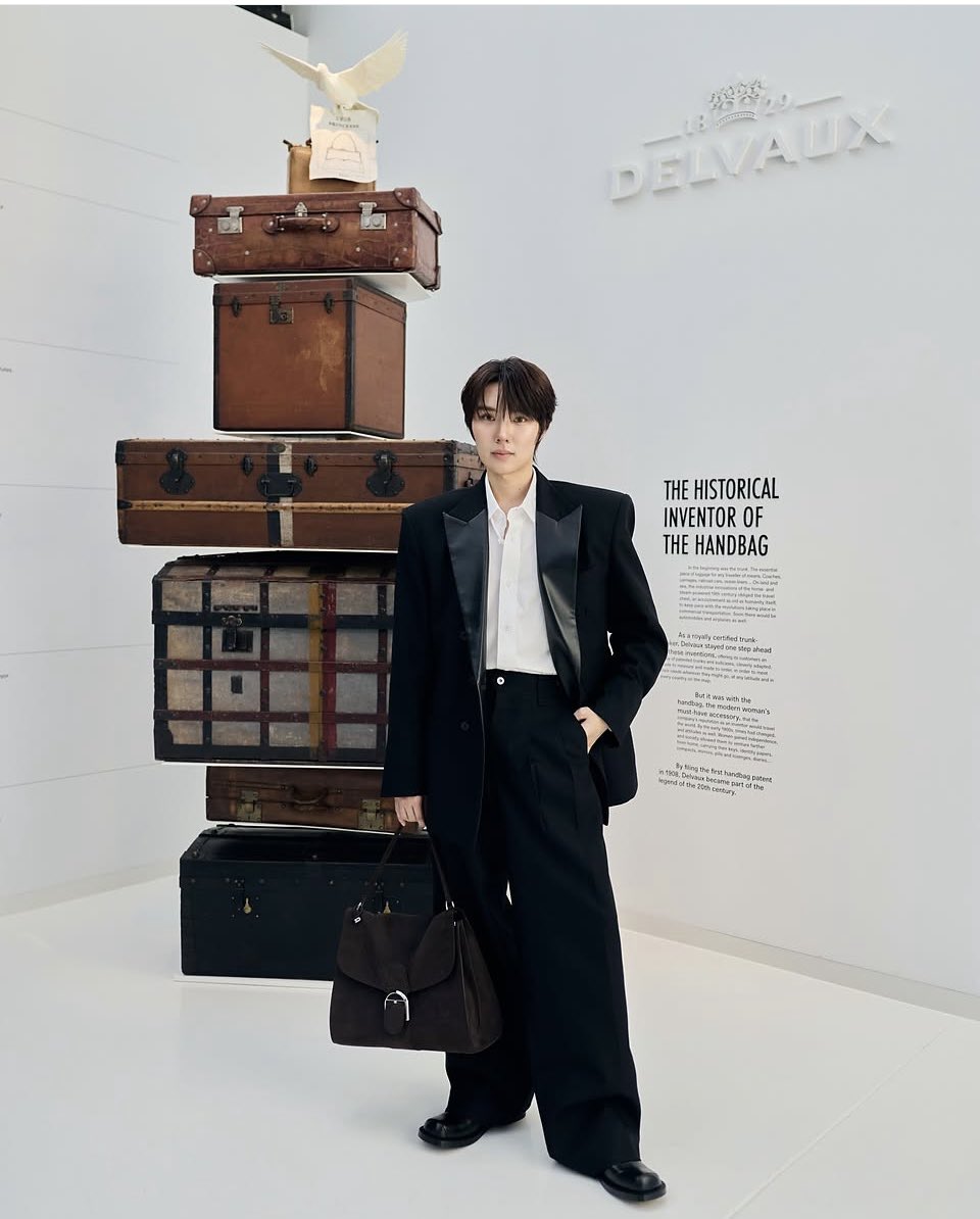 GooddayEnews's tweet photo. “น้ำปิง นภัสกร”  คนไทยคนแรกที่เข้าชม
Hans Op de Beeck, Delvaux Arsenal &amp; Le 27 Flagship a Brussels, Belgium
ถ่ายทอดความเรียบหรูสไตล์ Quiet Luxury ได้อย่างลงตัว 

A DELVAUX MOMENT WITH NAMPING

#NampingxDelvaux
#GooddayEnews https://t.co/Rk6mfHZXS2