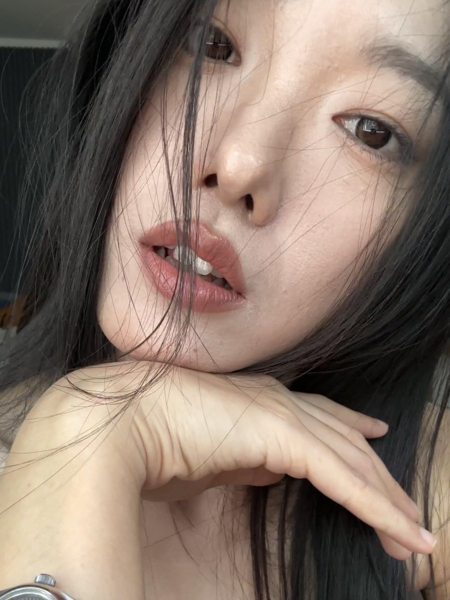 hyeok2_s's tweet photo. 岁月带走的是年少青涩，留下的确实沉淀出的从容平和。三十多岁的年龄性生活很重要，你觉得呢？ https://t.co/GJnQ1MlmXY