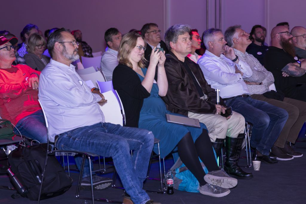 TestNetNL's tweet photo. Of je nu al jaren spreekt of voor het eerst een podium op wilt: TestNet wil jouw verhaal horen voor het Najaarsevenement op 28 oktober.
👉 Sessie van 45 minuten of workshop van 90/180 minuten — beide kunnen.
👉 Template en richtlijnen: https://t.co/GaY14OKzKa https://t.co/jgJqqpHqZw