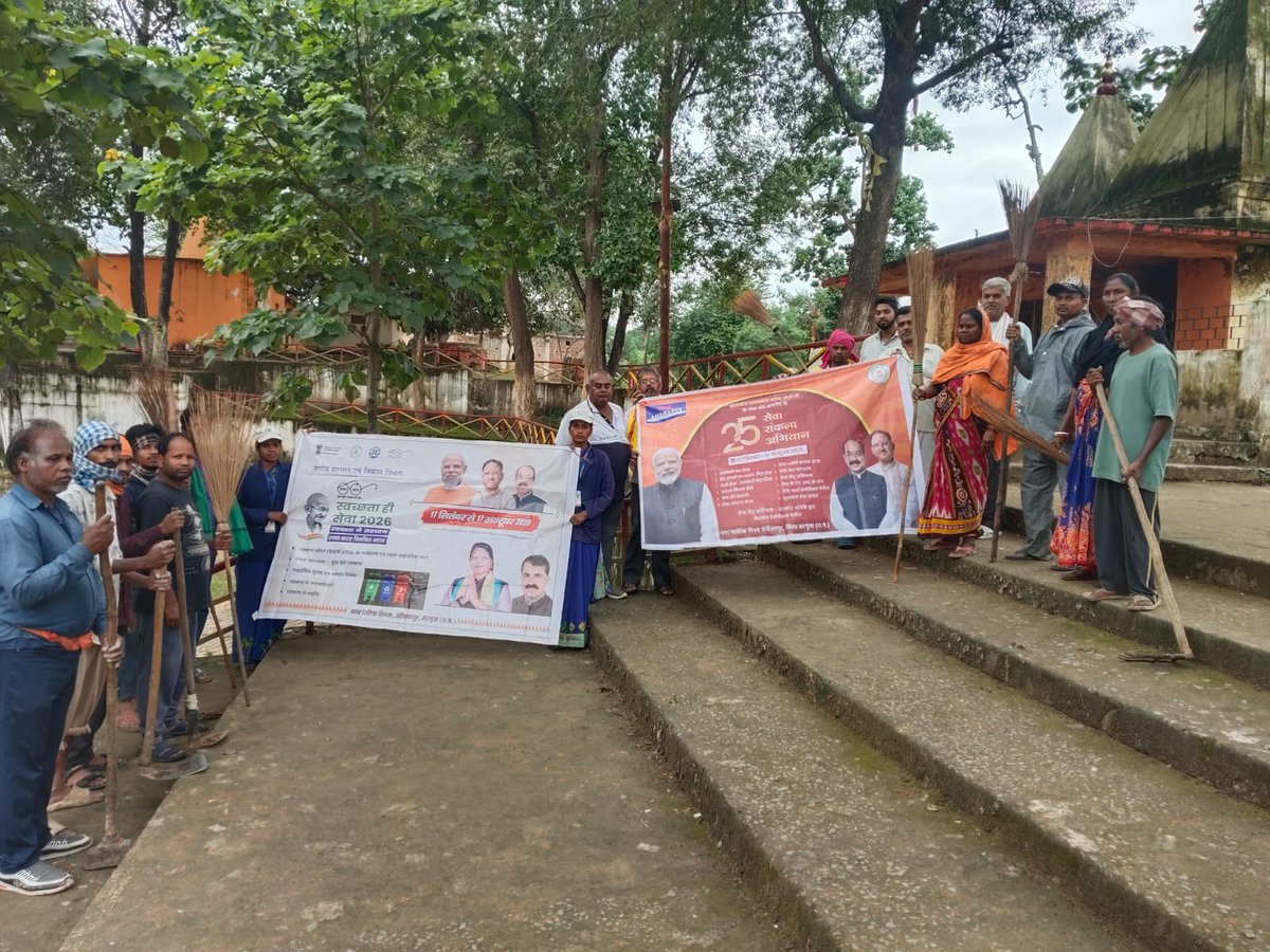 SwachhAMC's tweet photo. स्वच्छता ही सेवा अभियान  जनभागीदारी के साथ शंकरघाट में  श्रमदान कर परिसर की सफाई - स्वच्छ  शहर के लिए ऐसे प्रयासों में हर किसी की भागीदारी जरूरी है।  #SwachhataHiSeva #CleanChhattisgarh @SwachhBharatGov  #Surguja https://t.co/3h6lVugppC