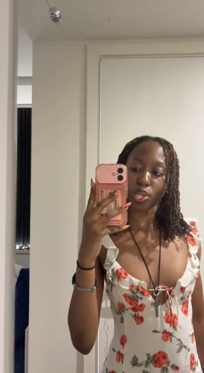 fwyemi's tweet photo. - @_Sniip3rr abeg no tell me say na the babe wey you dey simp for be this? omo i fit actually commit on your behalf bro 😭 https://t.co/wi03rReMNw