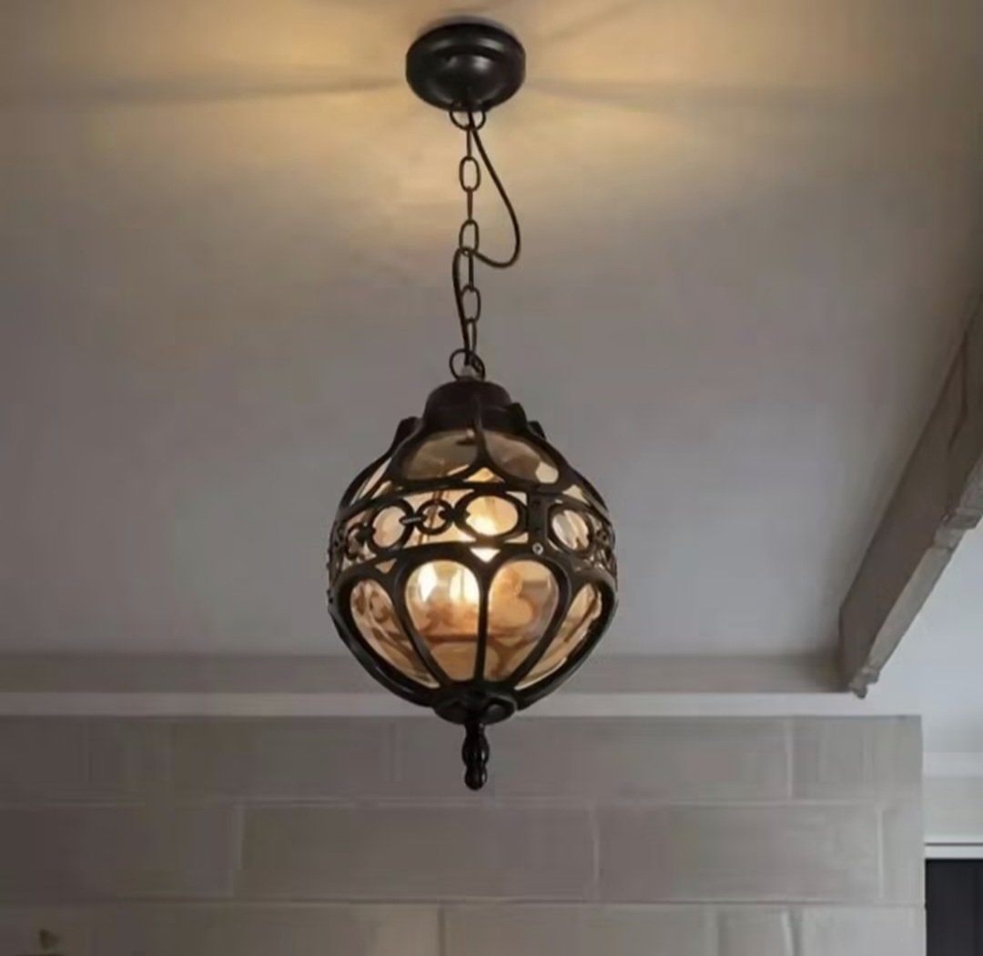 ClasicEquipment's tweet photo. Outdoor/Indoor Vintage industrial waterproof outdoor pendant light. Perfect for creating a warm, inviting Atmosphere on your porch,patio, garden and balcony.
Kes 4,500.
0721275514.
#outdoorlights #outdoorchandelier #frontyardlight #balconylight #waterprooflight https://t.co/yQAPWSlJOD