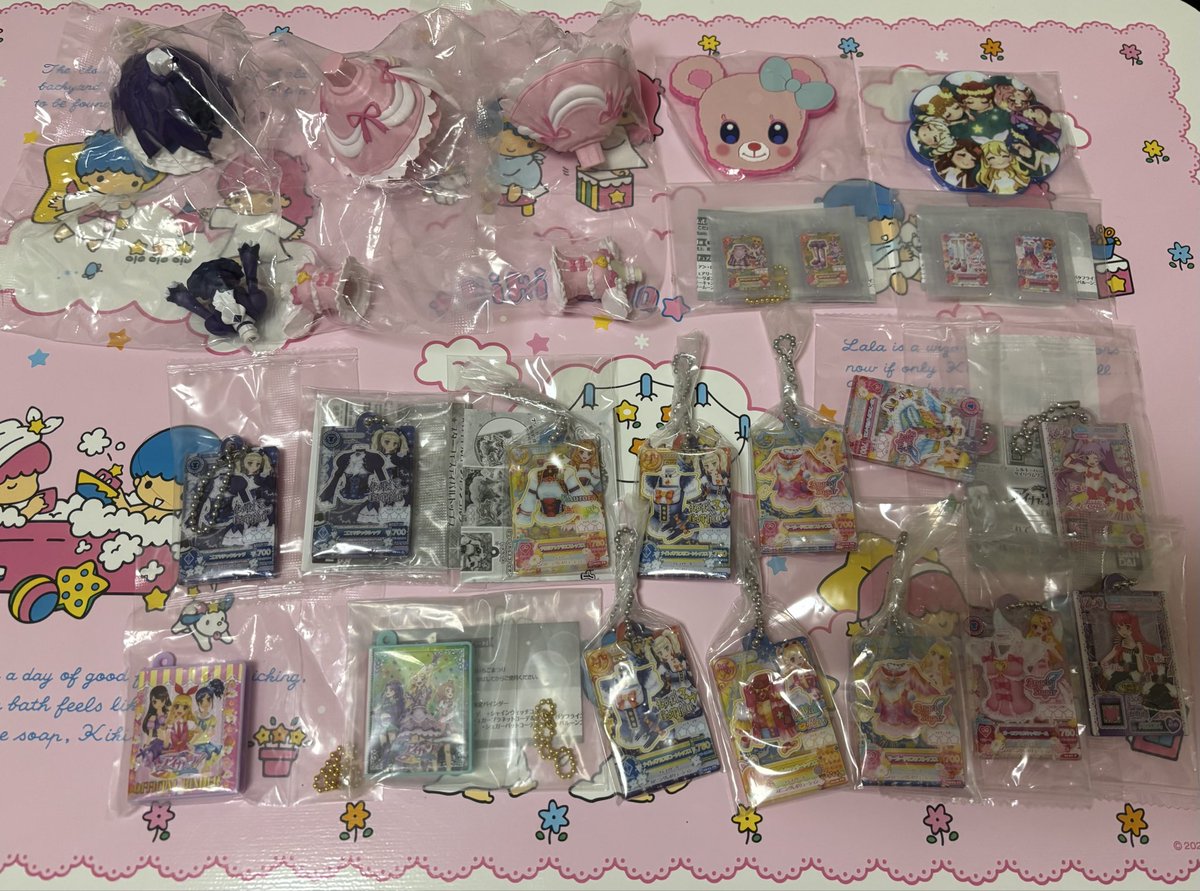 hiyo_ridayo's tweet photo. アイカツ！　アイカツスターズ　アクリルチャーム　ガチャガチャ　交換　買取　譲渡

譲 画像　1.2枚目のもの

求　画像3枚目の💖　＞　買取

@haaaaa_waaaaこちらの交換垢が開けなくなってしまった為、通常垢にて募集

札幌手渡し　もしくは　郵送希望 https://t.co/BpUL1y32Rv