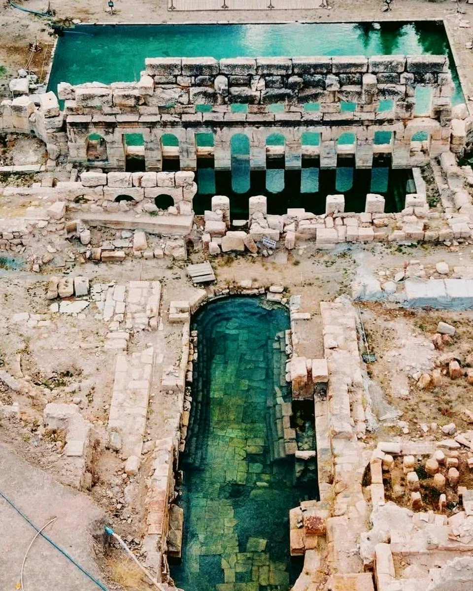 ramoscarlors's tweet photo. A 2,200-year-old Roman bath in central Türkiye that has never stopped flowing at 45°C.
#UrbanArchitecture #Split https://t.co/IUWuMLCOi0