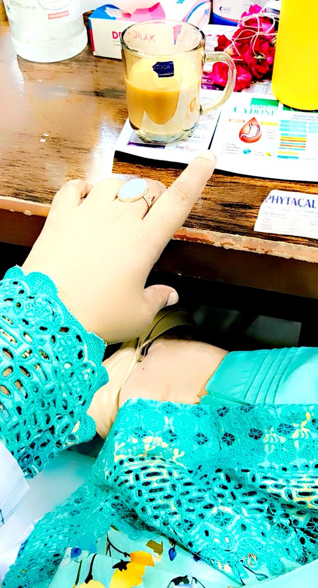 DrJaweriaS's tweet photo. 【۴】 
دَهشَتَ دَمَّ دَرياهَ ۾، جِتِ ڪُنَنِ جو ڪَڙڪو؛
آهيم اُنَھين پارَ جو، دِلِ اَندَرُ دَڙڪو؛
ڀَڃي سِڪ، سَيَّدَ چَئي، سِيرَ سَندو سَڙڪو؛
والِي! ڪَج وَڙُ ڪو، تہ ٻارِ لَنگهيان ٻاجهَہ سين. 
--- 
  جتي درياه جي اٿل جي دهشت آهي ۽ ڪُنن جو ڪولاهل پيو پوي. تتي مون کي انهيءَ پار جو دل ۾ https://t.co/hMRQYp27tL