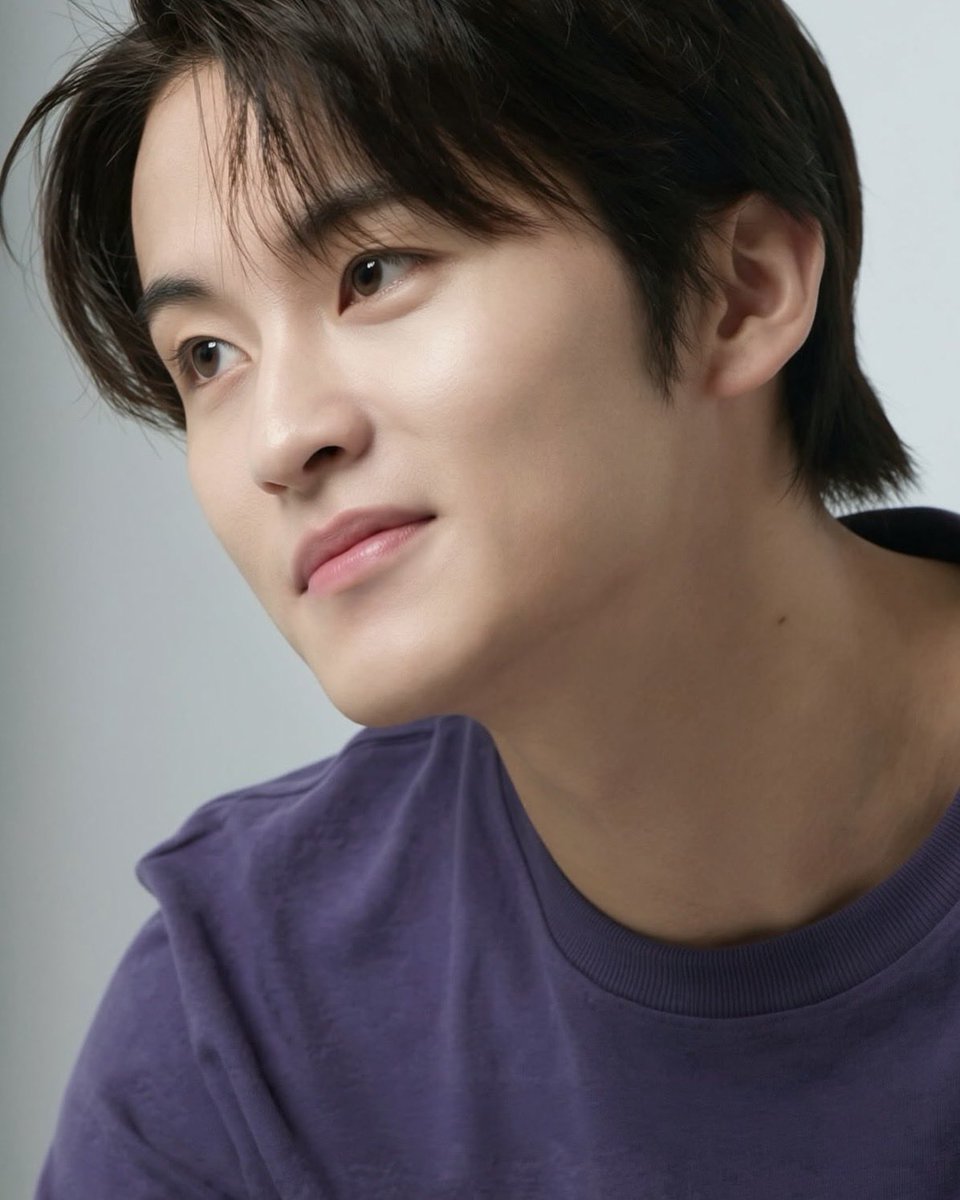 onyourn__ique's tweet photo. effortlessly handsome, as always. https://t.co/6BFNx7fwLb