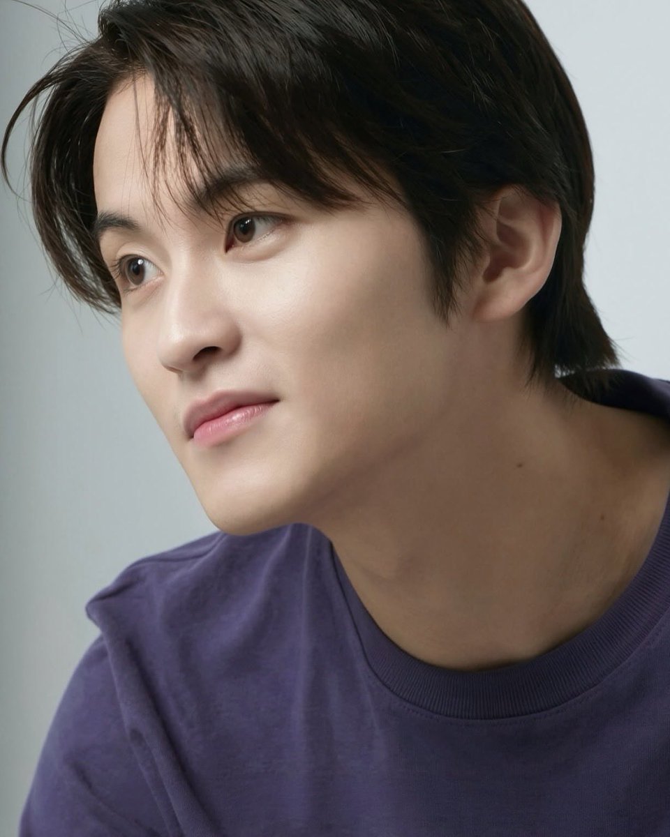 onyourn__ique's tweet photo. effortlessly handsome, as always. https://t.co/6BFNx7fwLb
