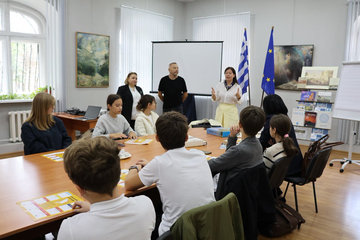 BiblioNationala's tweet photo. #BNRM a găzduit activitățile dedicate 𝐆𝐫𝐞𝐜𝐢𝐞𝐢 în cadrul evenimentului 𝐙𝐢𝐮𝐚 𝐄𝐮𝐫𝐨𝐩𝐞𝐚𝐧ă 𝐚 𝐋𝐢𝐦𝐛𝐢𝐥𝐨𝐫, organizat de @EUNIC_Global #Moldova, în cadrul #CHILLFestivalChișinău.
🔗https://t.co/k31rFDIFpX https://t.co/jOacqQV5kA