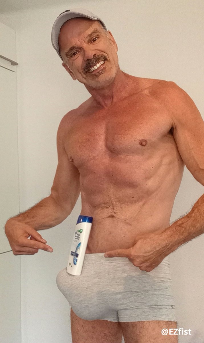 ObsceneBulge's tweet photo. So, who can pull this off? Balancing a bottle of shampoo on your best piece?
It's a viral trend on TikTok, X and BSKY.
Post your pictures below!
#shampoo
#balancing https://t.co/kVKeHrrHed