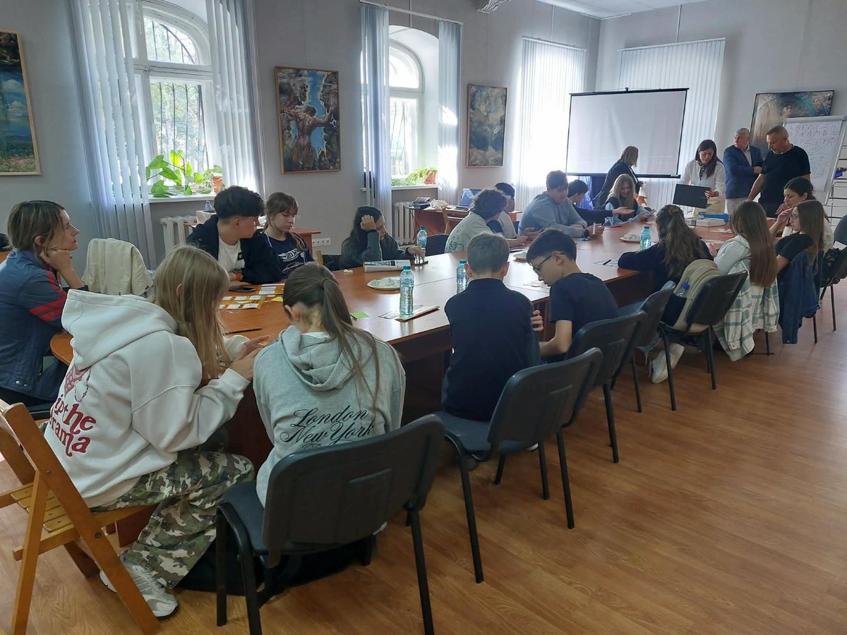 BiblioNationala's tweet photo. #BNRM a găzduit activitățile dedicate 𝐆𝐫𝐞𝐜𝐢𝐞𝐢 în cadrul evenimentului 𝐙𝐢𝐮𝐚 𝐄𝐮𝐫𝐨𝐩𝐞𝐚𝐧ă 𝐚 𝐋𝐢𝐦𝐛𝐢𝐥𝐨𝐫, organizat de @EUNIC_Global #Moldova, în cadrul #CHILLFestivalChișinău.
🔗https://t.co/k31rFDIFpX https://t.co/jOacqQV5kA