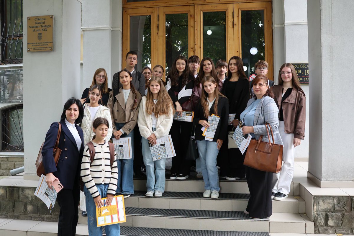 BiblioNationala's tweet photo. #BNRM a găzduit activitățile dedicate 𝐆𝐫𝐞𝐜𝐢𝐞𝐢 în cadrul evenimentului 𝐙𝐢𝐮𝐚 𝐄𝐮𝐫𝐨𝐩𝐞𝐚𝐧ă 𝐚 𝐋𝐢𝐦𝐛𝐢𝐥𝐨𝐫, organizat de @EUNIC_Global #Moldova, în cadrul #CHILLFestivalChișinău.
🔗https://t.co/k31rFDIFpX https://t.co/jOacqQV5kA
