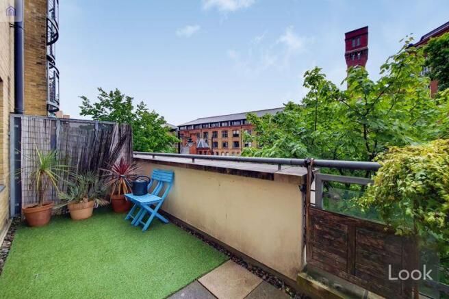 LookProperty's tweet photo. TO LET 🏡

The Bow Connection, E3 📍

£1,750 pcm 💷

1 bedroom apartment in private modern development. Open plan kitchen/living room, plenty of natural light, spacious bedroom and good size lounge leading to double patio doors onto a private terrace.

https://t.co/kb1gz2rI8u https://t.co/IE6yXwyPx2