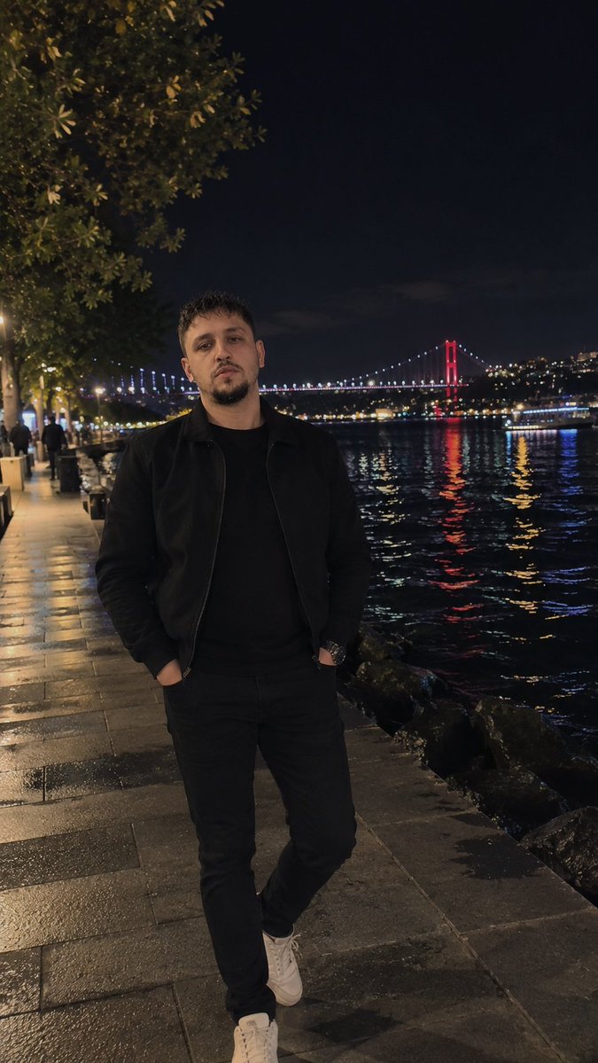 HHuseyin264's tweet photo. Herkesin baktığı yerde değil, kimsenin görmediği yerde kendimi buldum. https://t.co/5zV1tgMSoQ